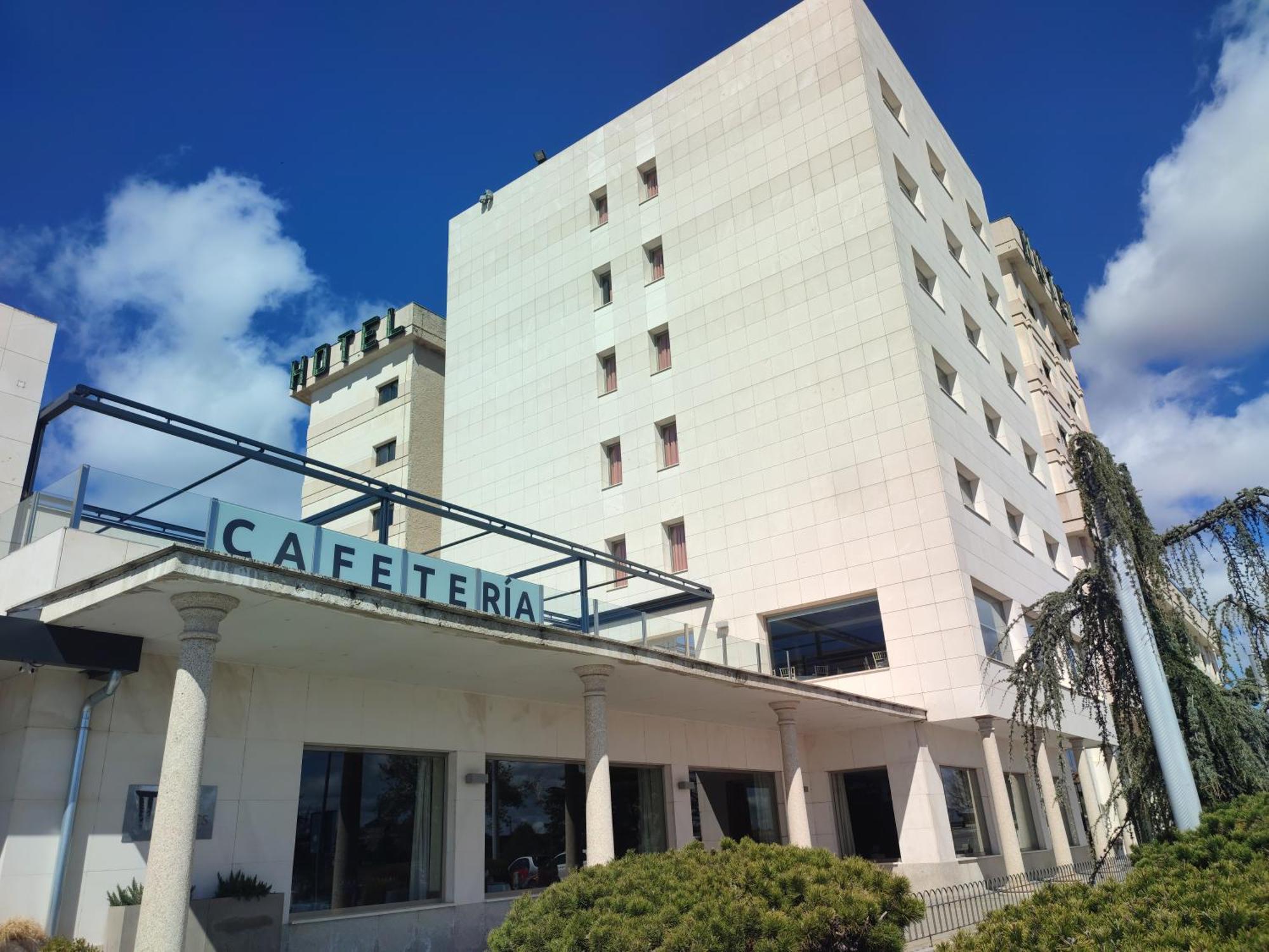 Hotel Sercotel Cuatro Postes Ávila Buitenkant foto