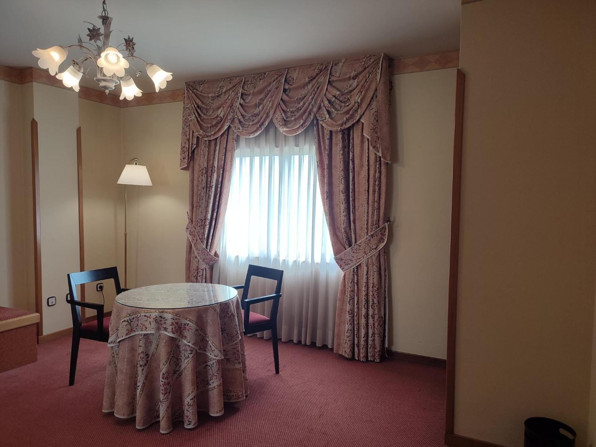 Hotel Sercotel Cuatro Postes Ávila Buitenkant foto